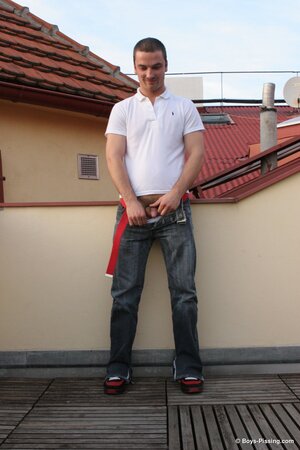 Marek takes a piss