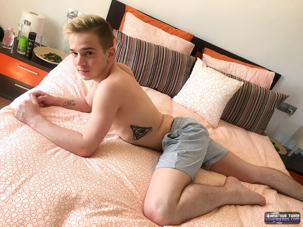 Taylor Blaze jerks off