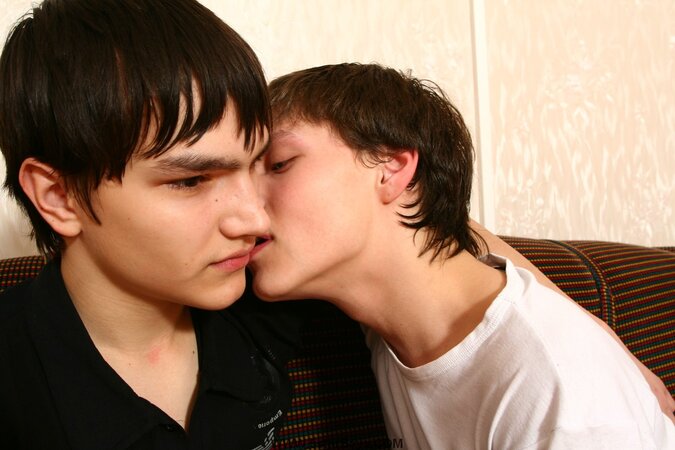 Russian twinks explore the pleasure of gay sex