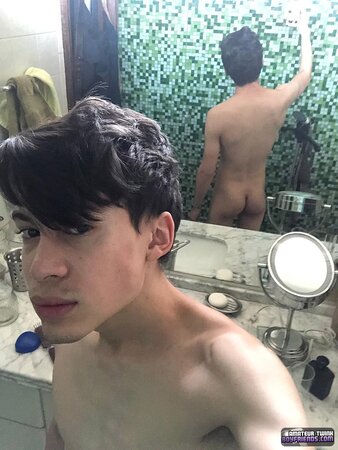Danny Bianchi rubs his meat