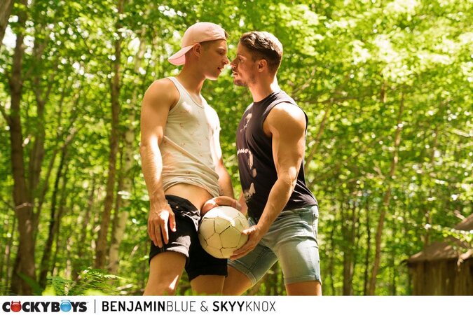 Skyy Knox fucks Benjamin Blue