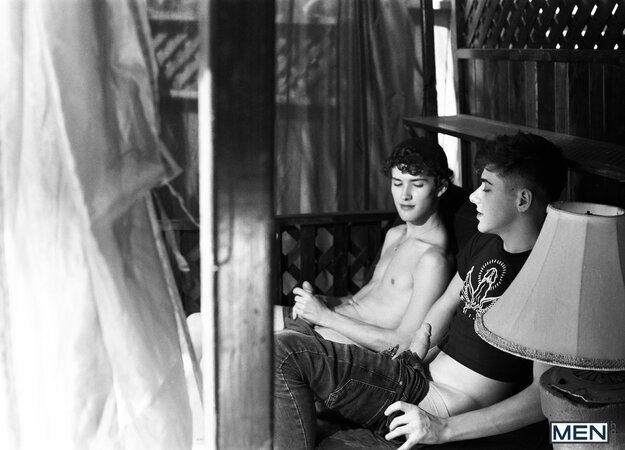 Tannor Reed, River Wilson, Joey Mills, Angel Rivera and Sean Ford suck and fuck
