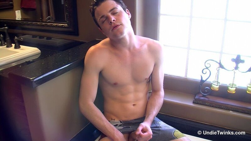 Dustin Fitch jerks off