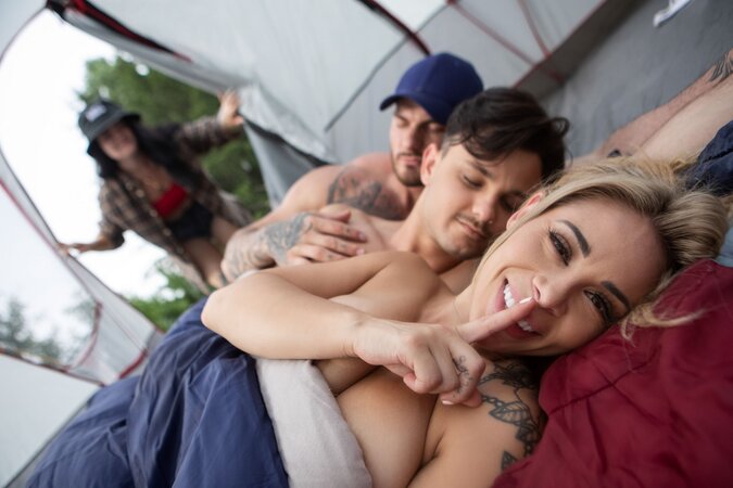 Enzo Muller, Laura Fox and William Seed suck and fuck