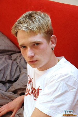 Kenny Crusoe enjoys a smooth wank and cums hard