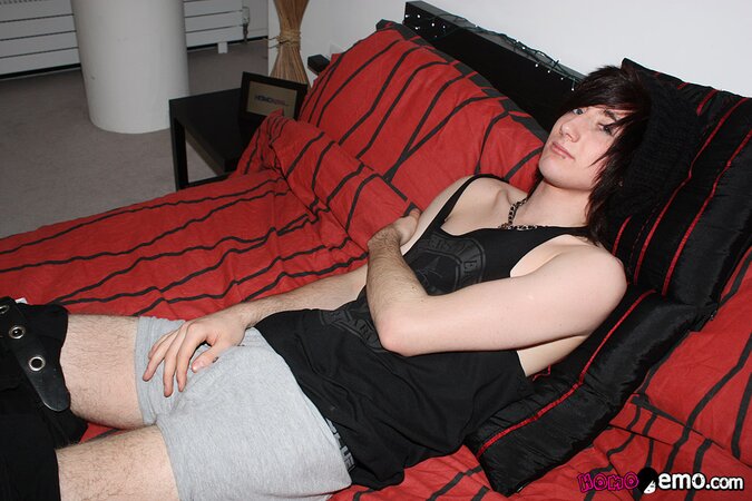 Bisexual twink Terror Ted shows off his smooth body and cums hard