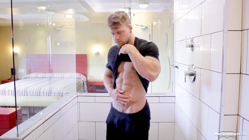 Muscle man Brad gets off in the shower
