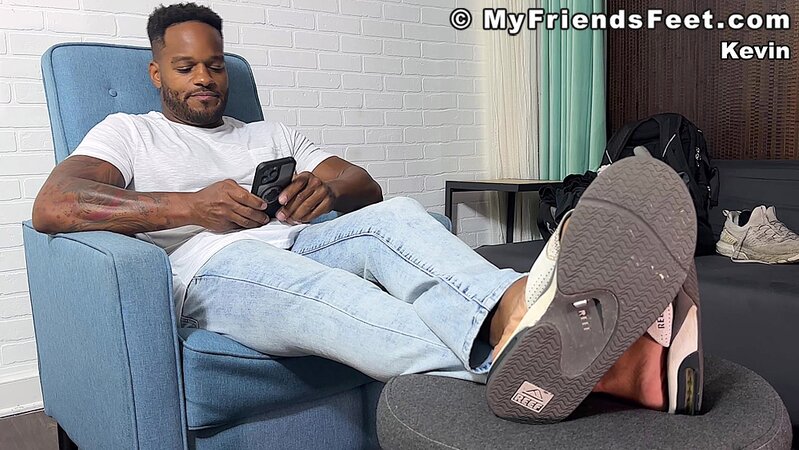 Kevin shows off his smooth feet and toned physique