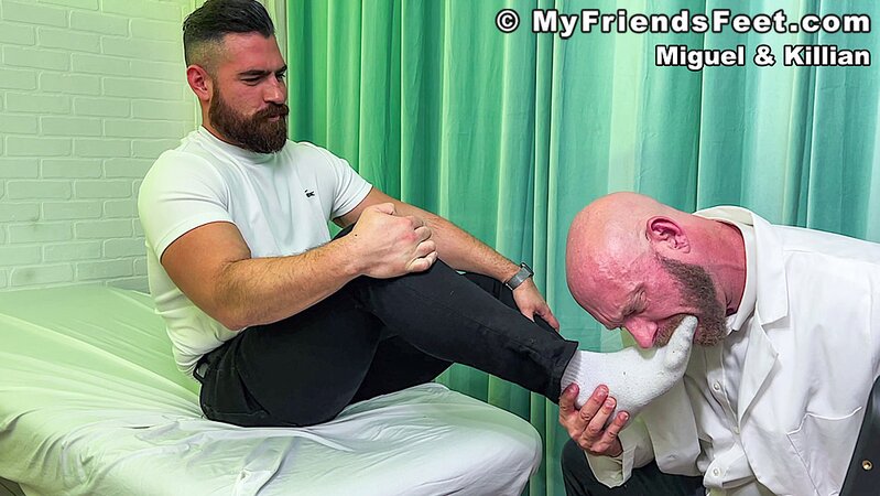 Dr. Killian Knox cums while fucking Miguel's meaty feet
