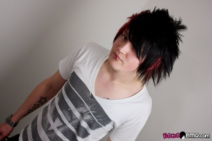 Louis Phantom's solo jerk session is full of emo charm