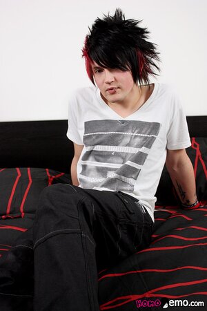 Louis Phantom's solo jerk session is full of emo charm