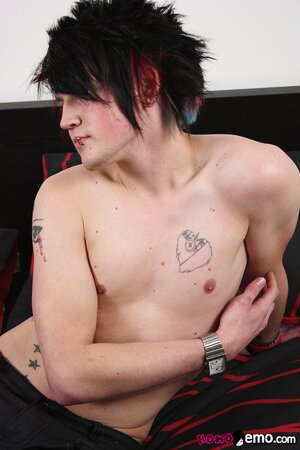 Louis Phantom's solo jerk session is full of emo charm