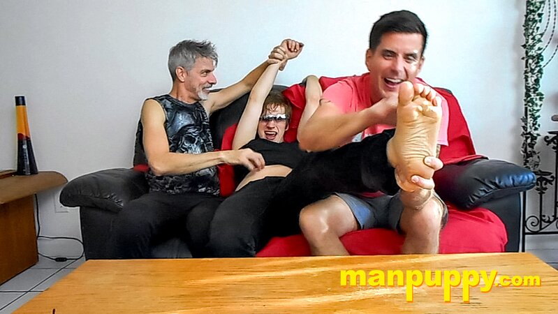 Elis Ataxxx is teased by Jeff Drizzle and Richard Lennox for his barefoot hike