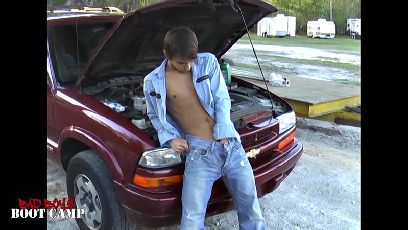 Payton Connely shows off his hairy hole while jacking off