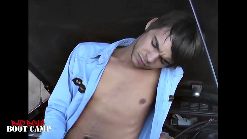 Payton Connely shows off his hairy hole while jacking off