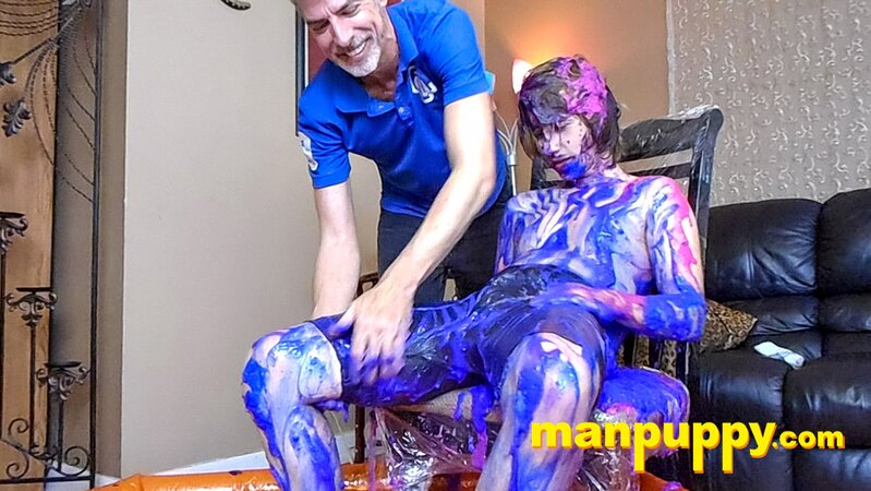 Richard Lennox plays with Elis Ataxxx's feet before a slime session
