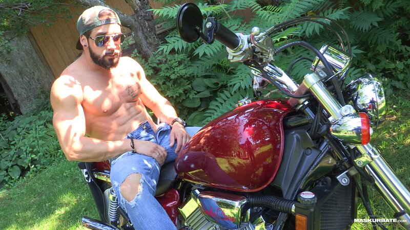 Zack Lemec cums hard in unedited BTS video