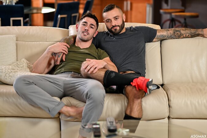 Nico Coopa fucks Drew Valentino after hookup