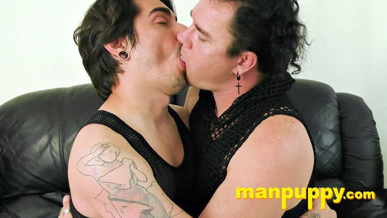 Johnny Mercy kisses Leo Blue deep for half hour