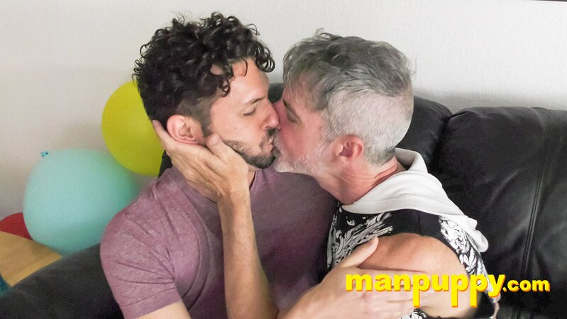 Joey Philippe and Richard Lennox make out and fuck in many positions