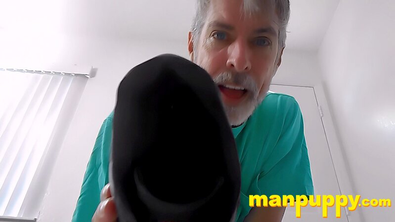 Richard Lennox steps on you and shows off his dirty, worn shoes