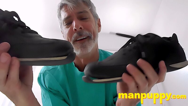 Richard Lennox steps on you and shows off his dirty, worn shoes