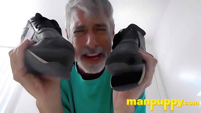 Richard Lennox steps on you and shows off his dirty, worn shoes