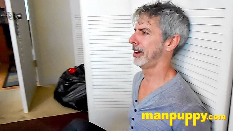 Richard Lennox falls while sniffing Elis Ataxxx’s butt
