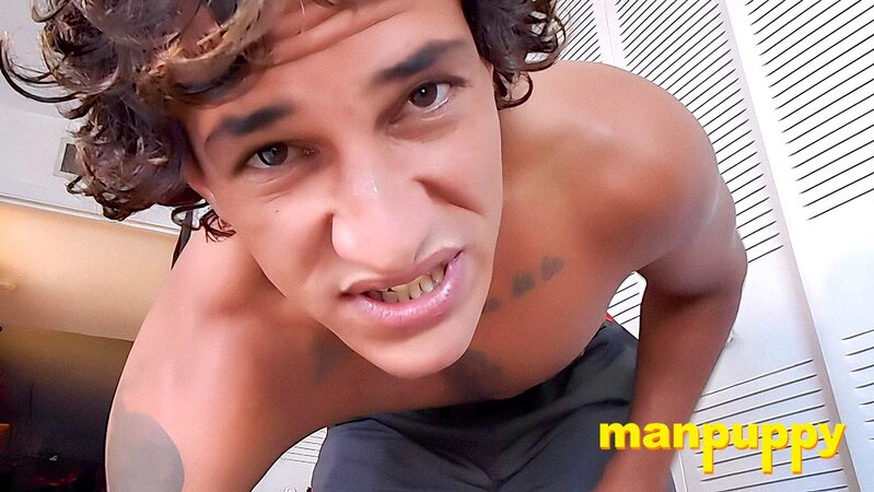 Tony Cazzo works out as you sniff his smelly feet