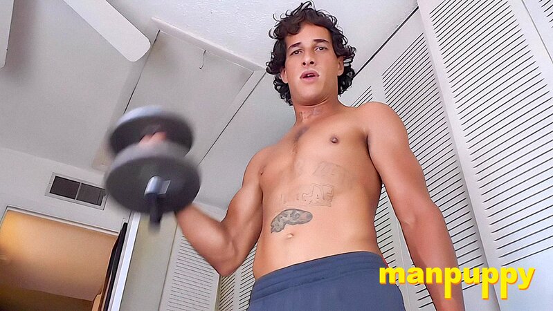 Tony Cazzo works out as you sniff his smelly feet