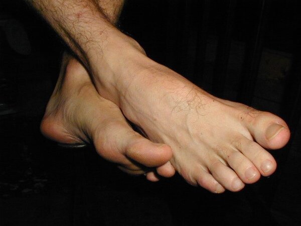 Tommi balances Alan Pratt with his size 14 feet