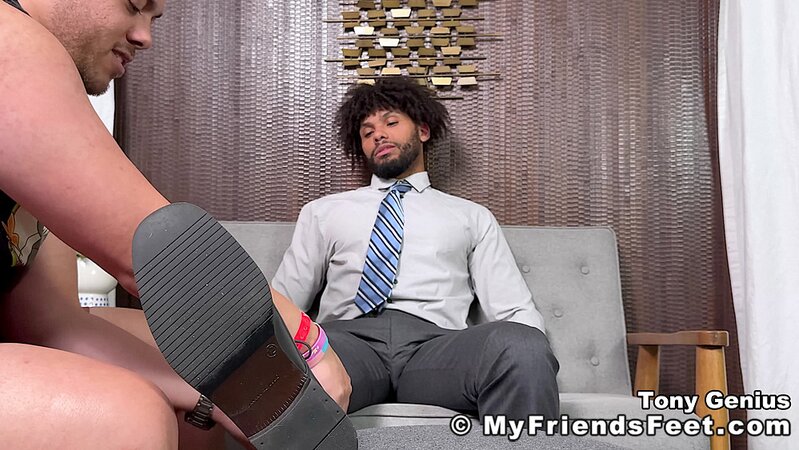 Tony Genius gets hard as Dan Edwards sucks his toes