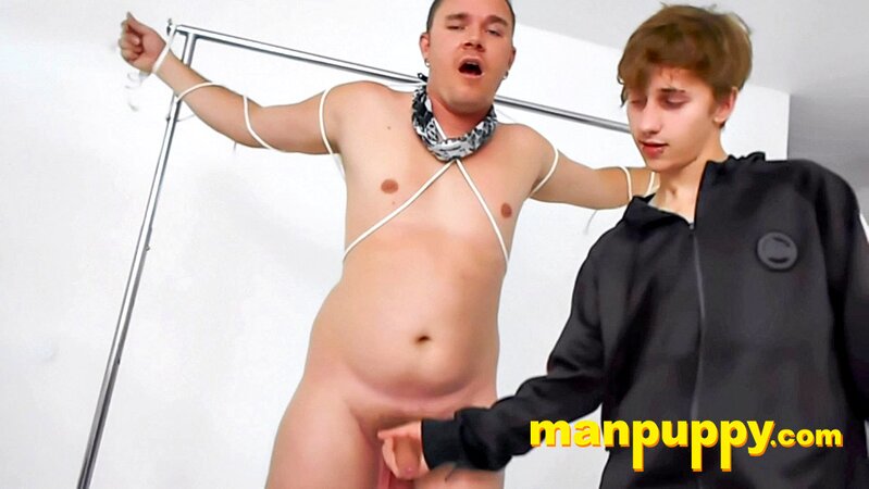 Elis Ataxxx dominates Leo Blue and makes him hard on rack