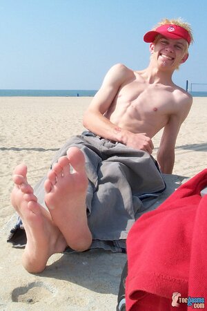 Ian Madrox shows off his body